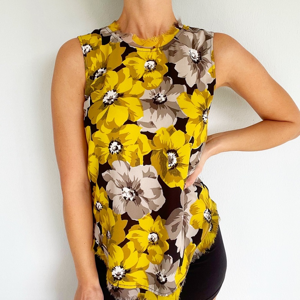 Who What Wear black yellow floral print sleeveless blouse size small